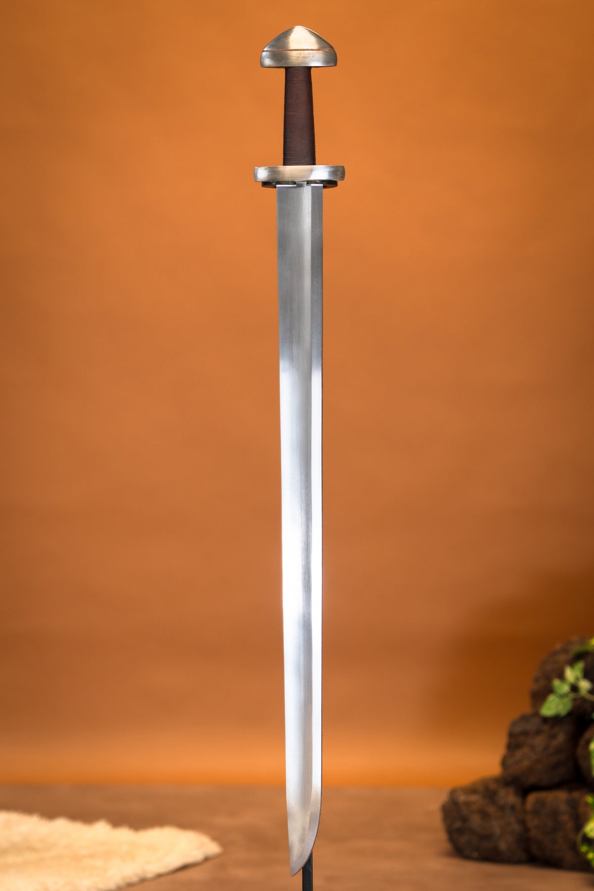 Viking sword type H, single-edged blade, semi-sharp