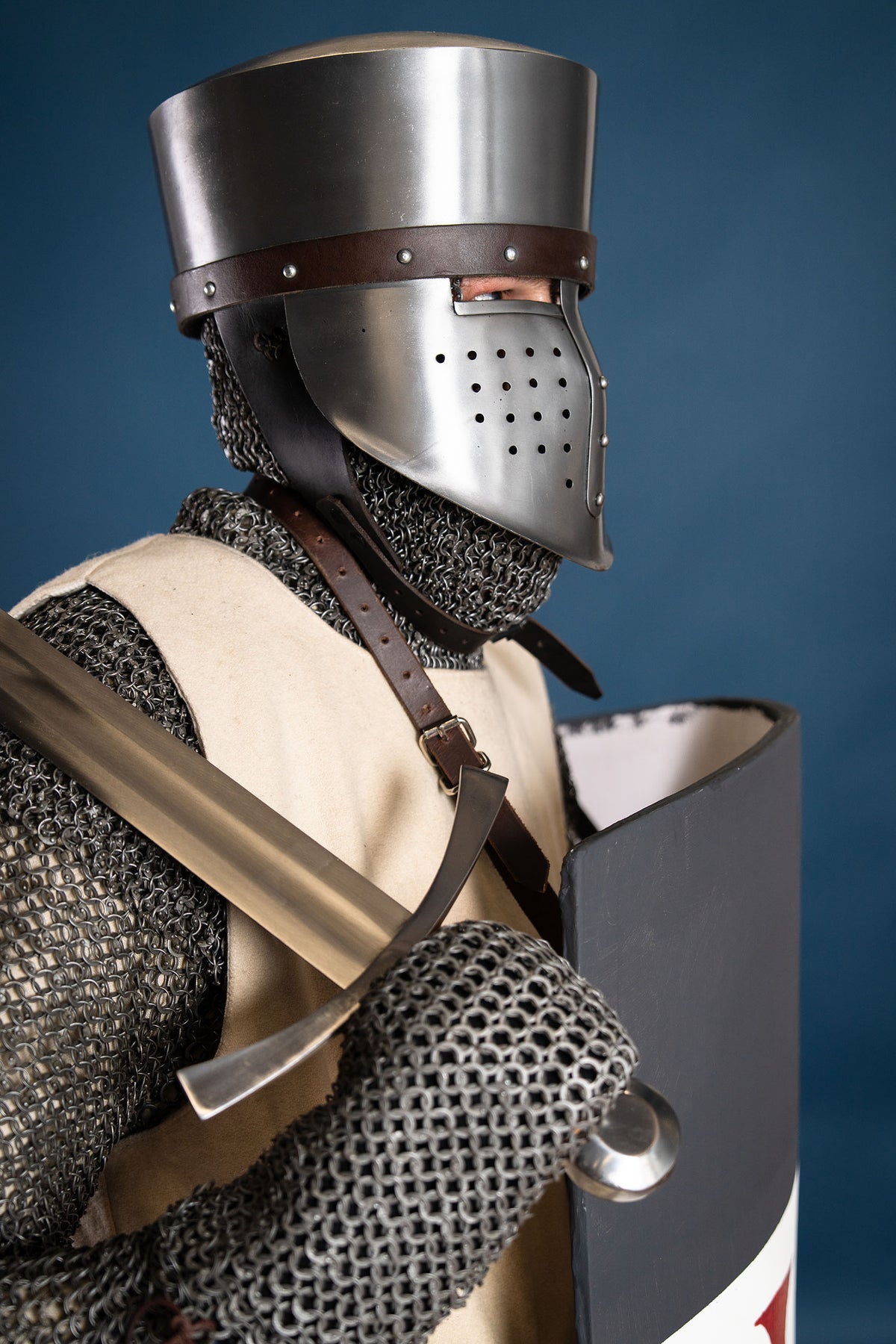 Medieval sword Oakeshott type X, semi-sharp