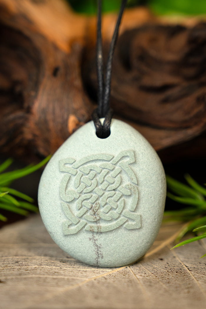 Pendant Celtic elements, stone
