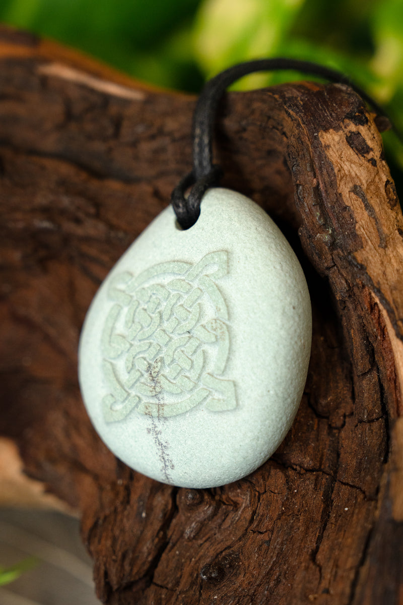 Pendant Celtic elements, stone
