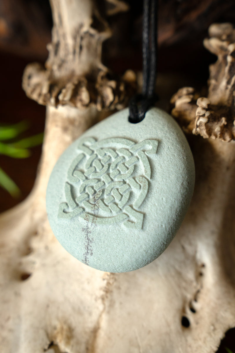 Pendant Celtic elements, stone