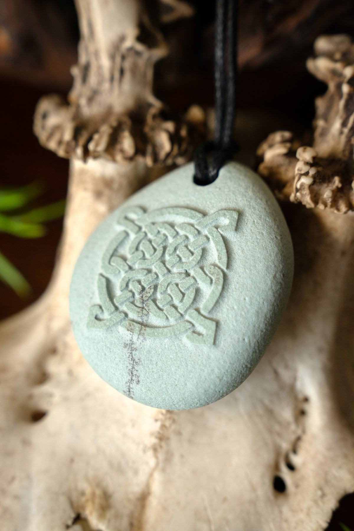 Pendant Celtic elements, stone