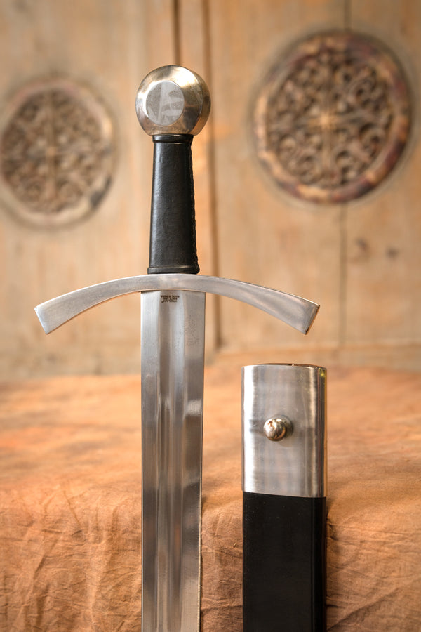 Medieval sword Oakeshott type X, semi-sharp
