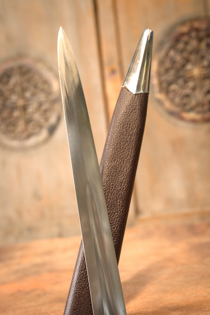 Templar sword Oakeshott XIII, semi-sharp