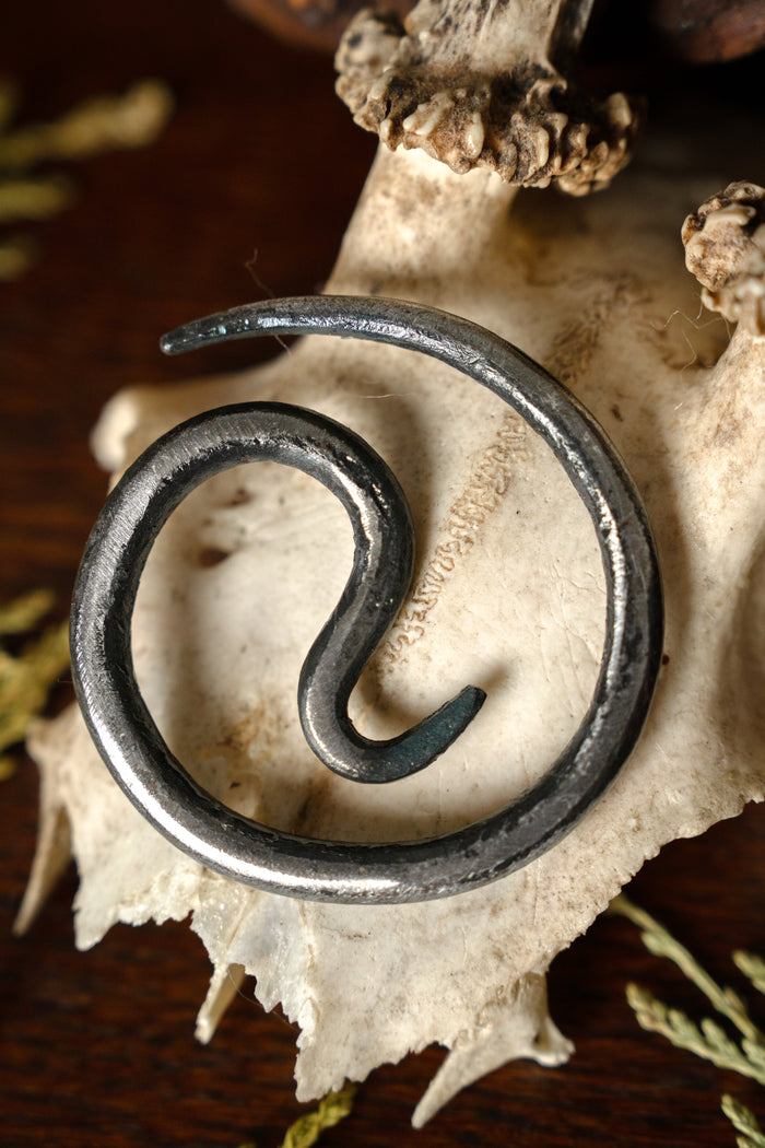 Spiral brooch Lukka, steel