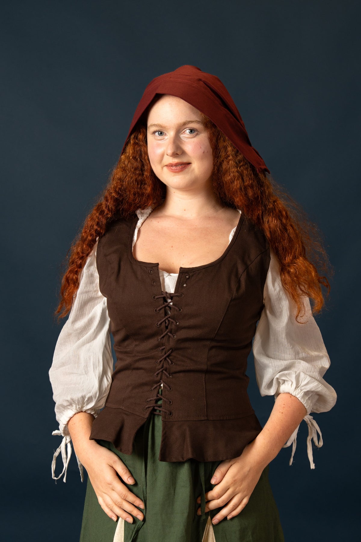 Renaissance coif Helga, bordeaux red