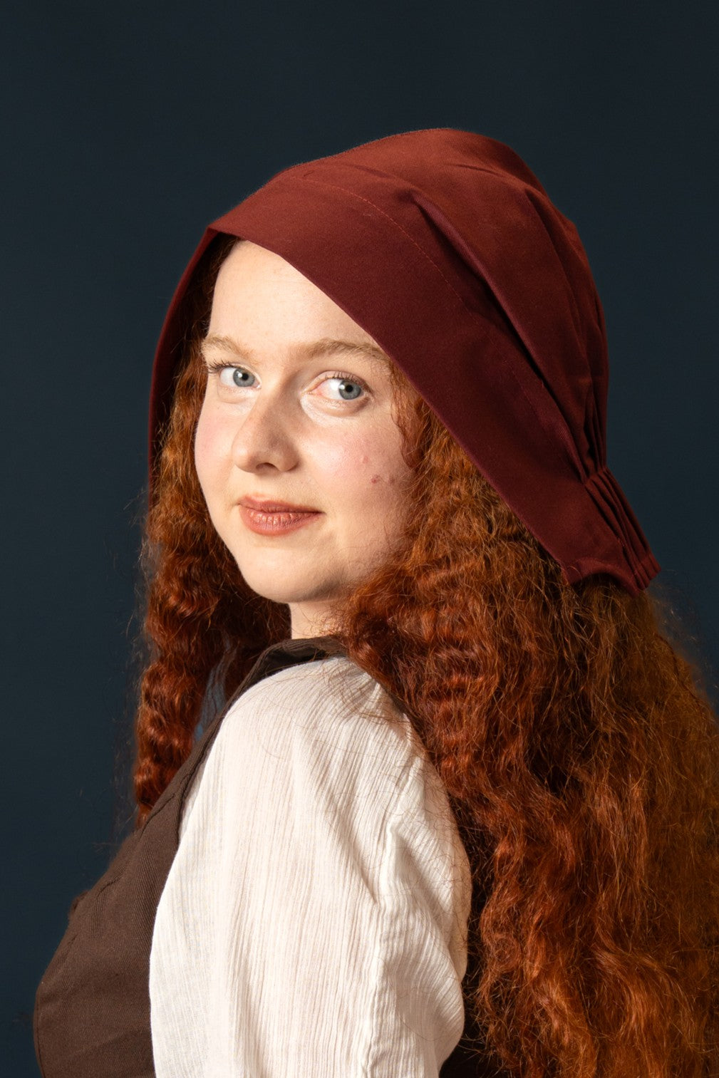 Renaissance coif Helga, bordeaux red