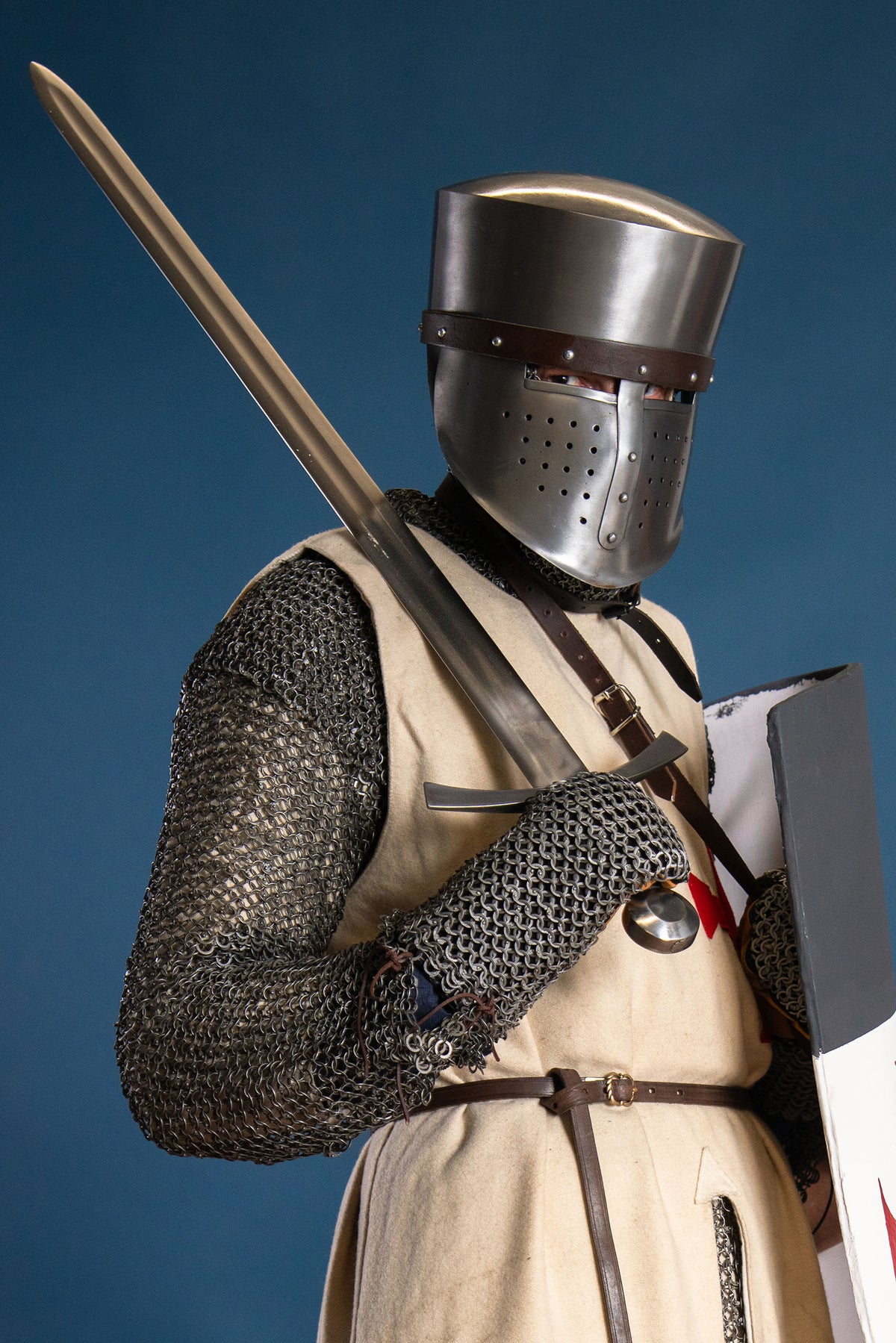Medieval sword Oakeshott type X, semi-sharp