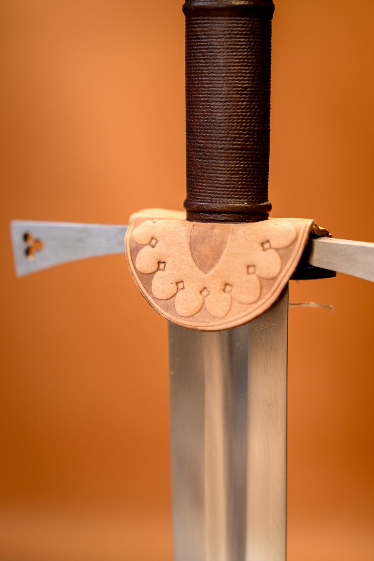 Medieval longsword Oakeshott type XVa, semi-sharp