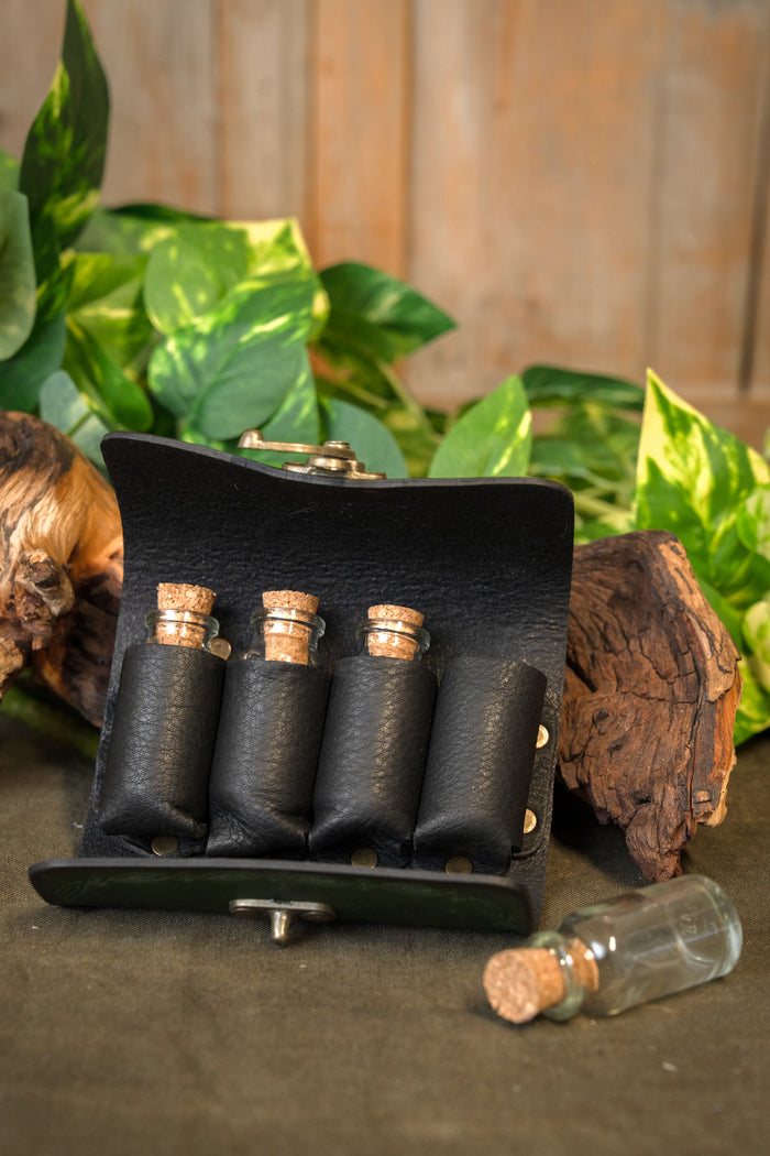 Magic potion bag with 4 bottles, green