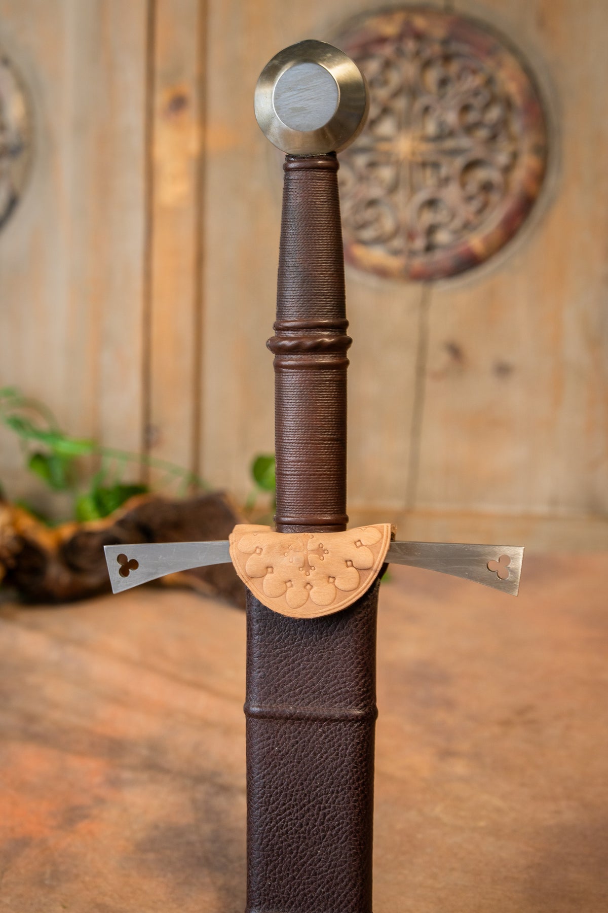 Medieval longsword Oakeshott type XVa, semi-sharp