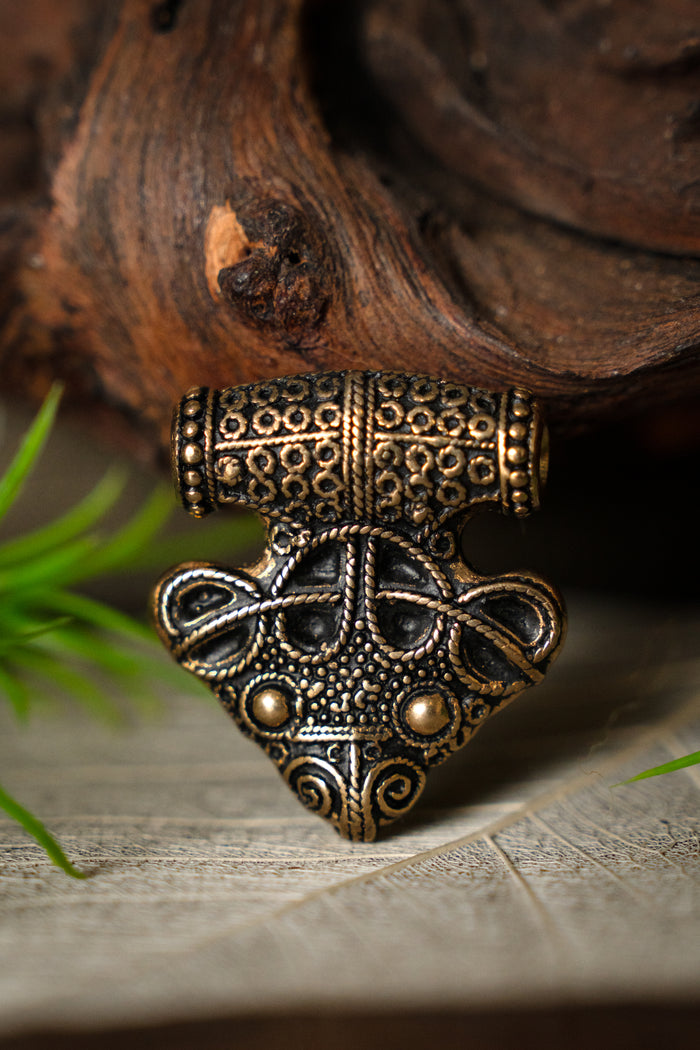 Luxury Thor's hammer amulet Sigtuna, bronze