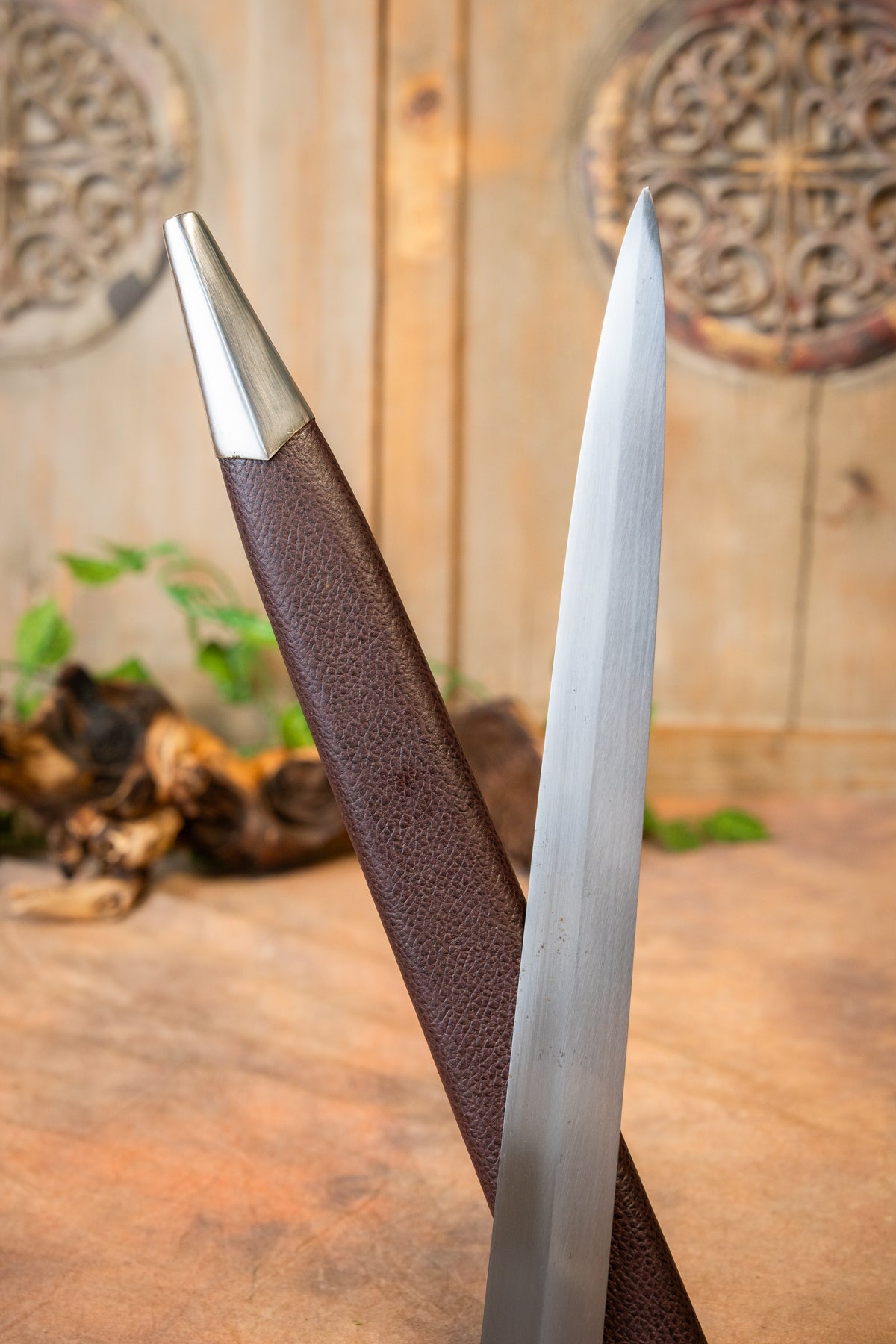 Medieval longsword Oakeshott type XVa, semi-sharp