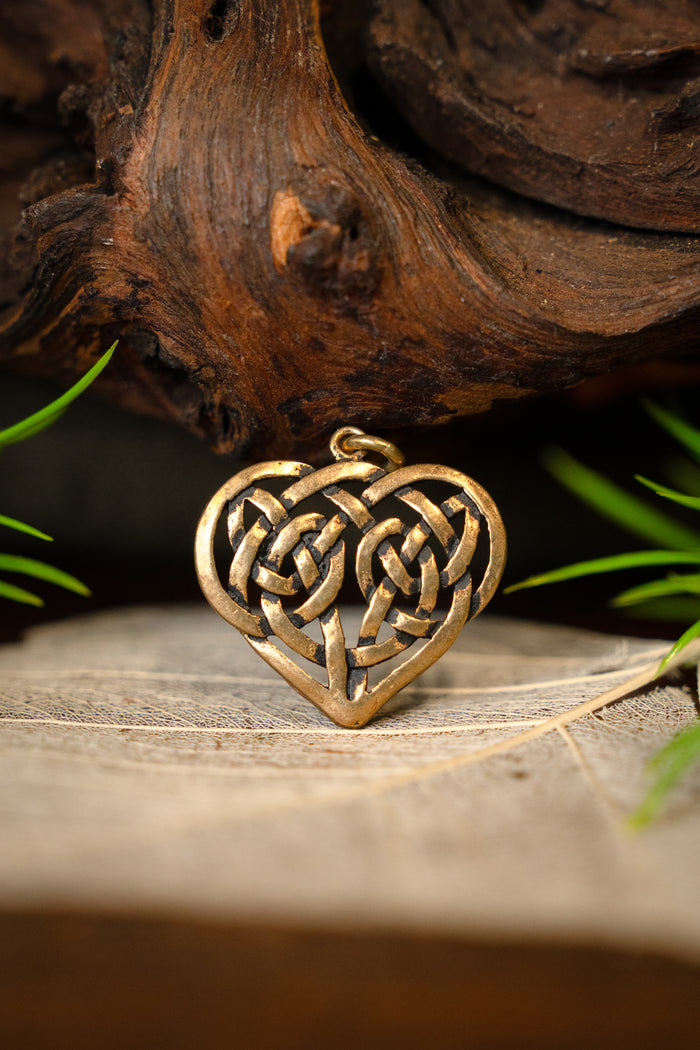 Celtic heart pendant, bronze
