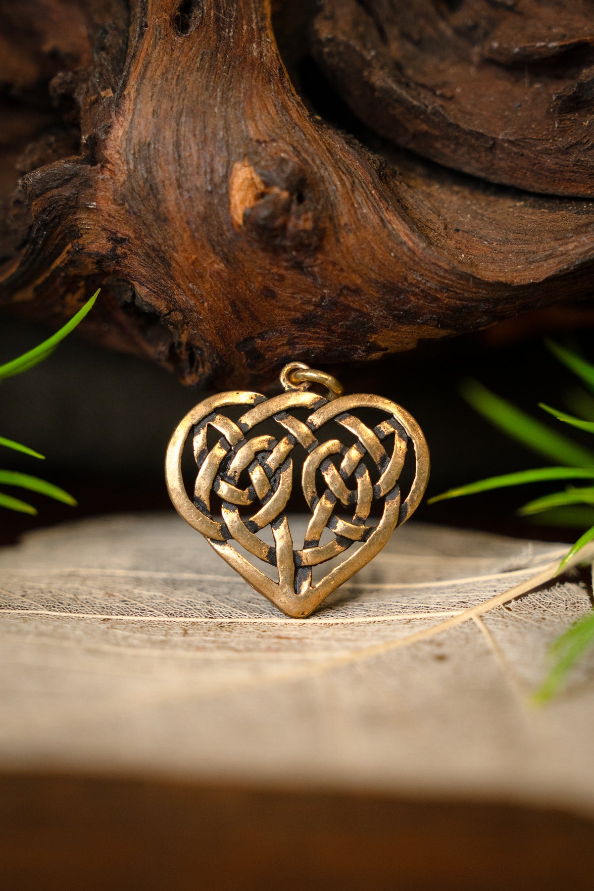 Celtic heart pendant, bronze