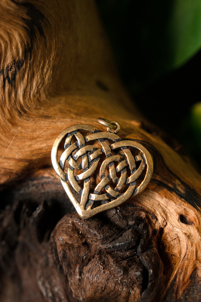 Celtic heart pendant, bronze