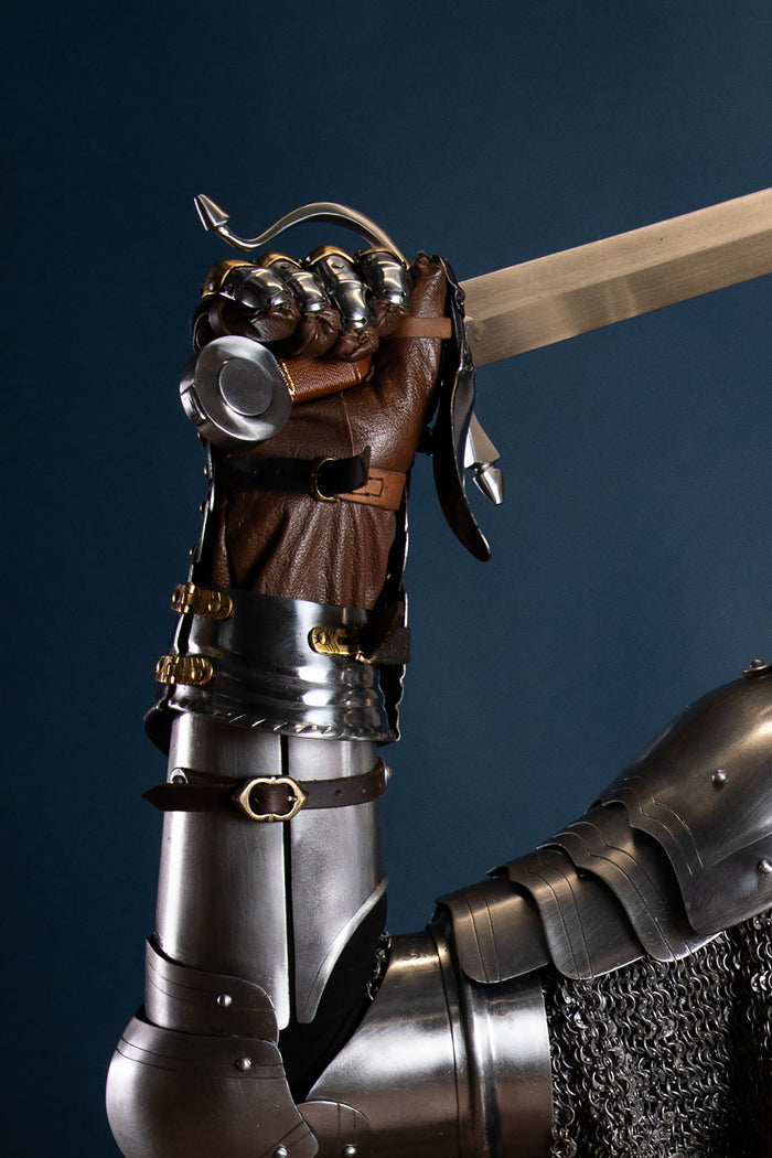 Luxury Gothic gauntlets, 1450–1500, brass, 1.2 mm