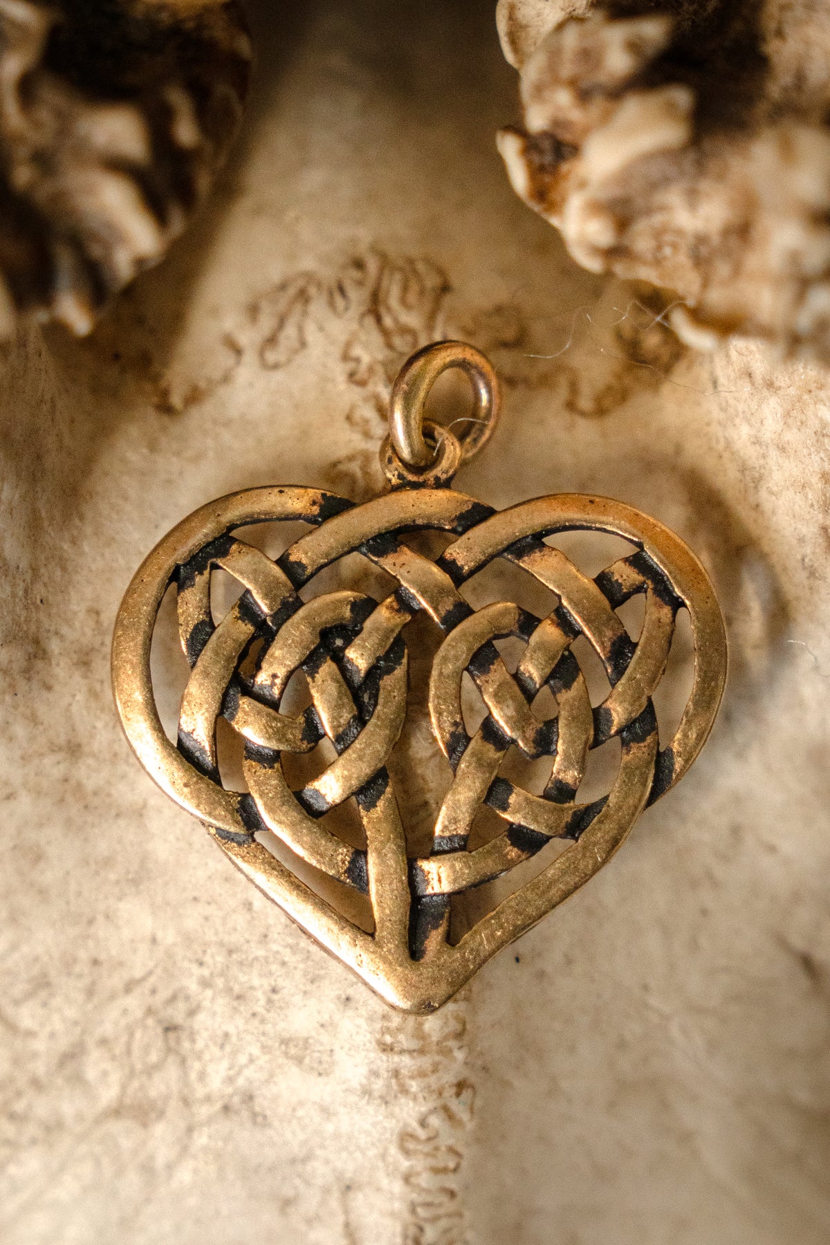Celtic heart pendant, bronze