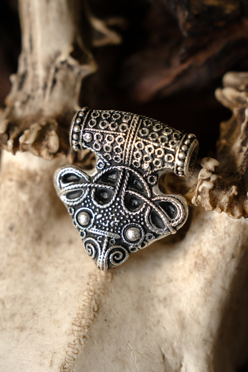 Lyxigt Torshammar-amulet Sigtuna, försilvrad brons