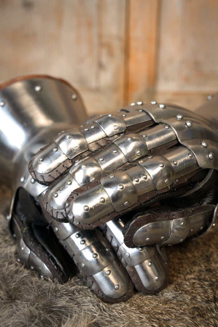 15th century hourglass gauntlets, 1.2 mm