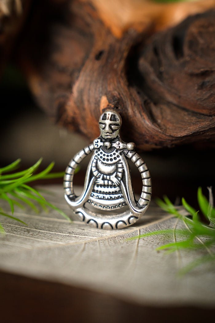 Viking Völva-amulet Aska, silvered bronze