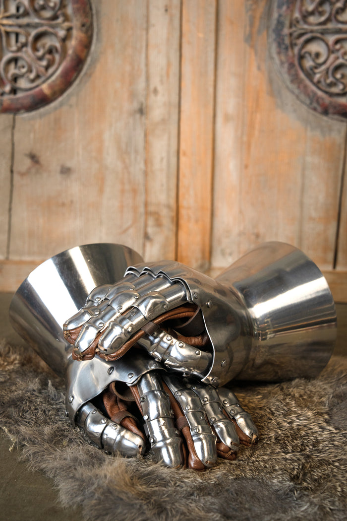 Hourglass Gauntlets 1350-1410, 1.6 mm