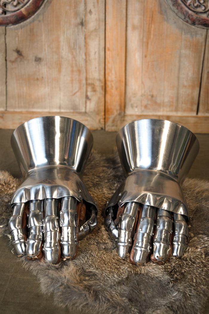 Hourglass Gauntlets 1350-1410, 1.6 mm