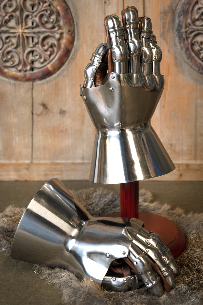 Hourglass Gauntlets 1350-1410, 1.6 mm