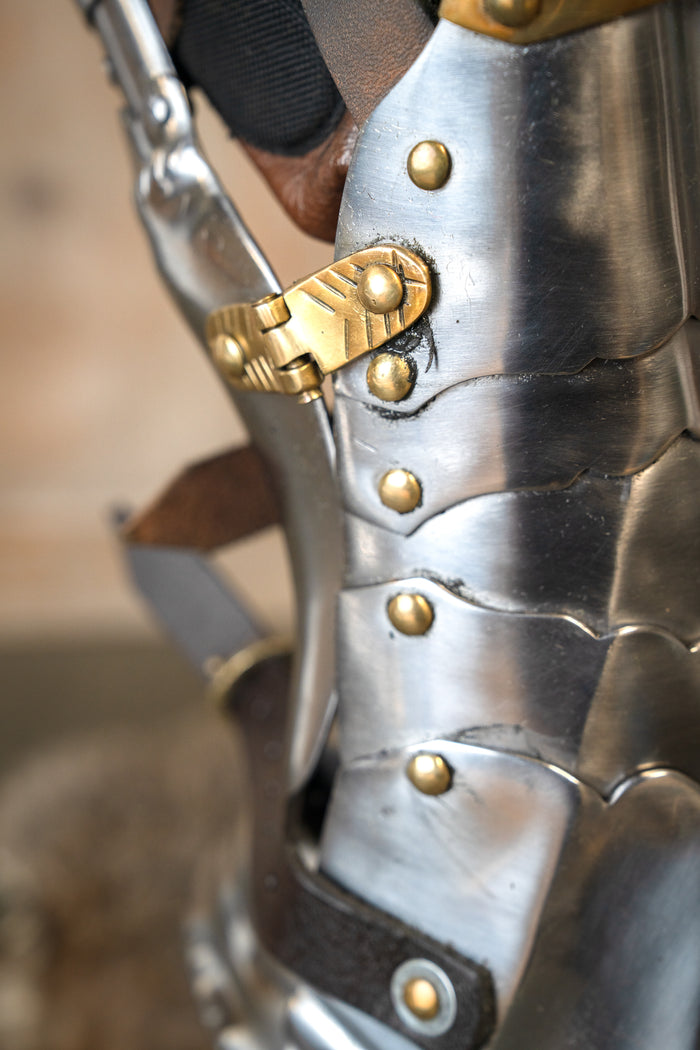 Luxury Gothic gauntlets, 1450–1500, brass, 1.2 mm