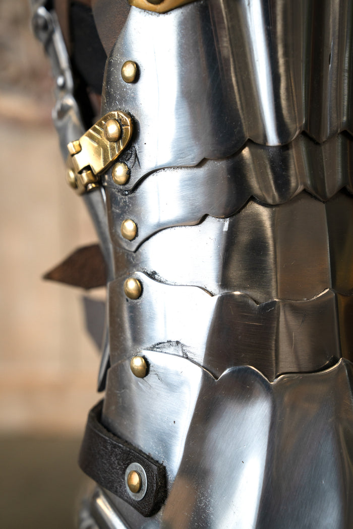 Luxury Gothic gauntlets, 1450–1500, brass, 1.2 mm