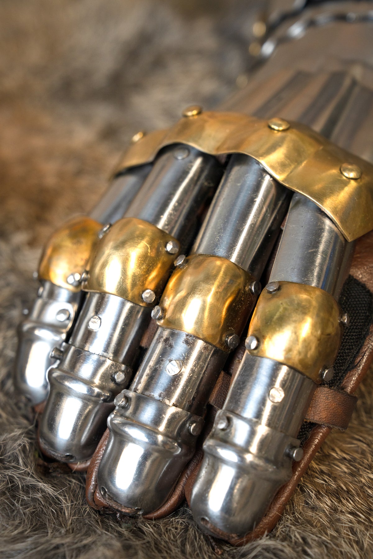 Luxury Gothic gauntlets, 1450–1500, brass, 1.2 mm