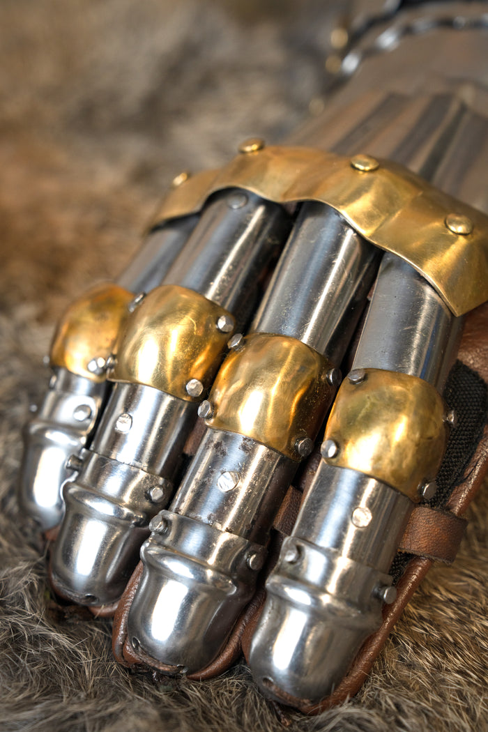 Luxury Gothic gauntlets, 1450–1500, brass, 1.2 mm