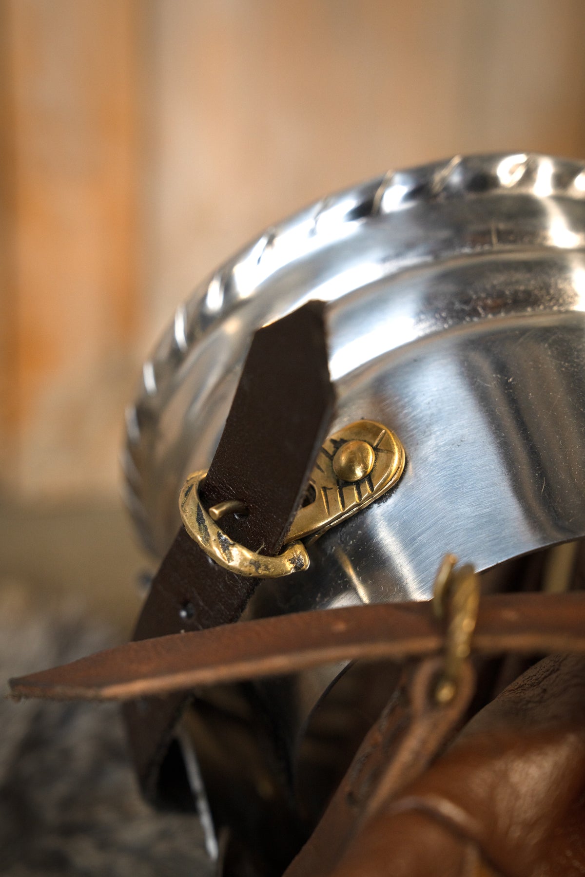 Luxury Gothic gauntlets, 1450–1500, brass, 1.2 mm