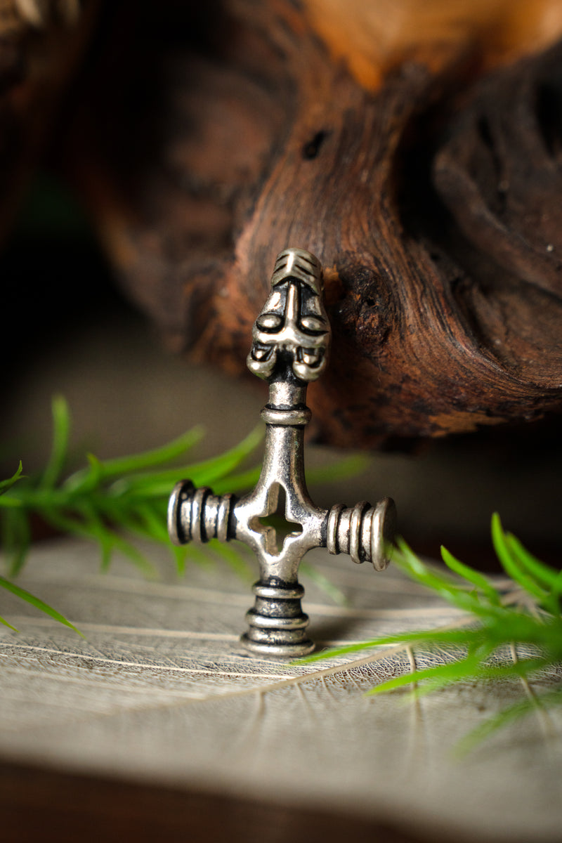 Islandzki młot Thora z Fossi, posrebrzany brąz