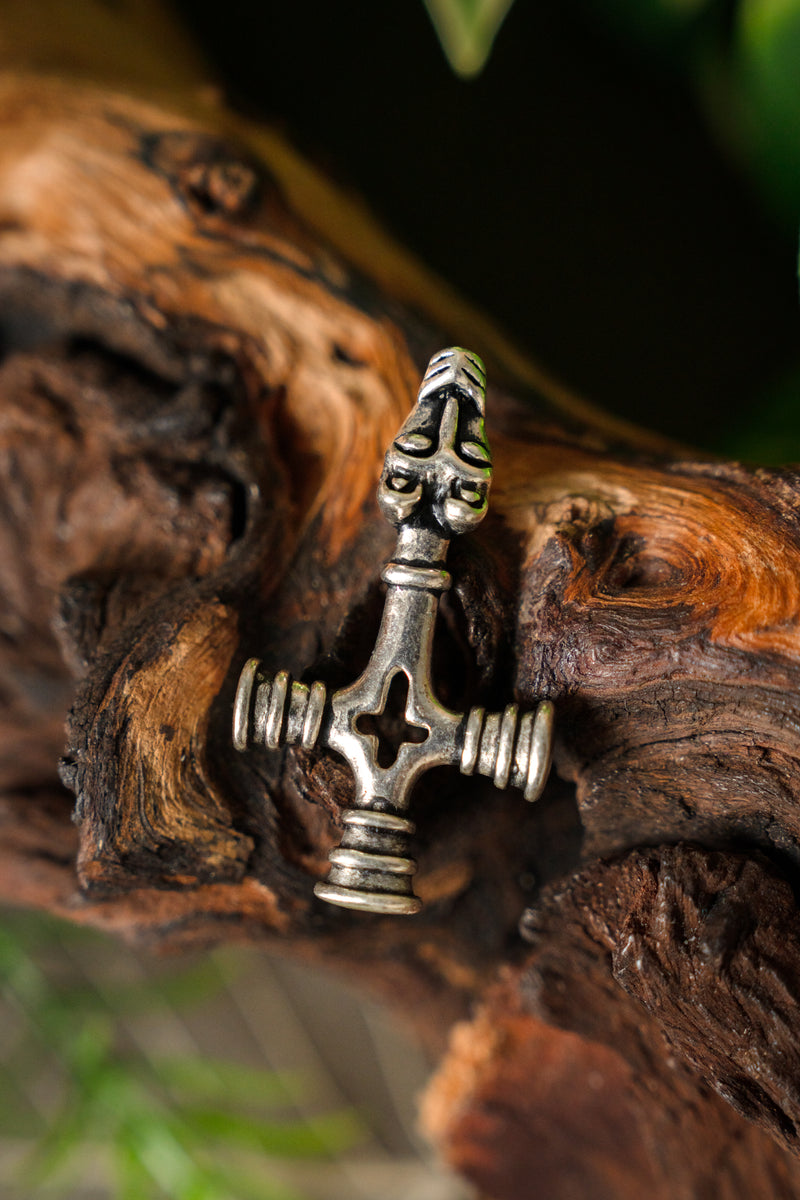 Islandzki młot Thora z Fossi, posrebrzany brąz