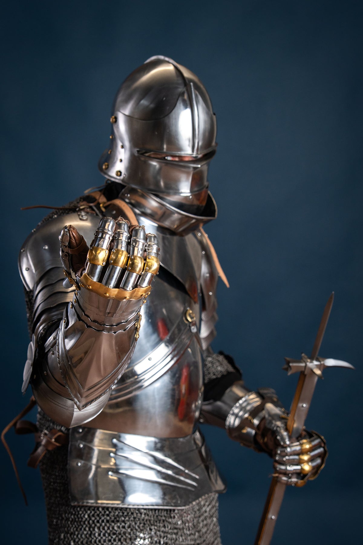 Luxury Gothic gauntlets, 1450–1500, brass, 1.2 mm