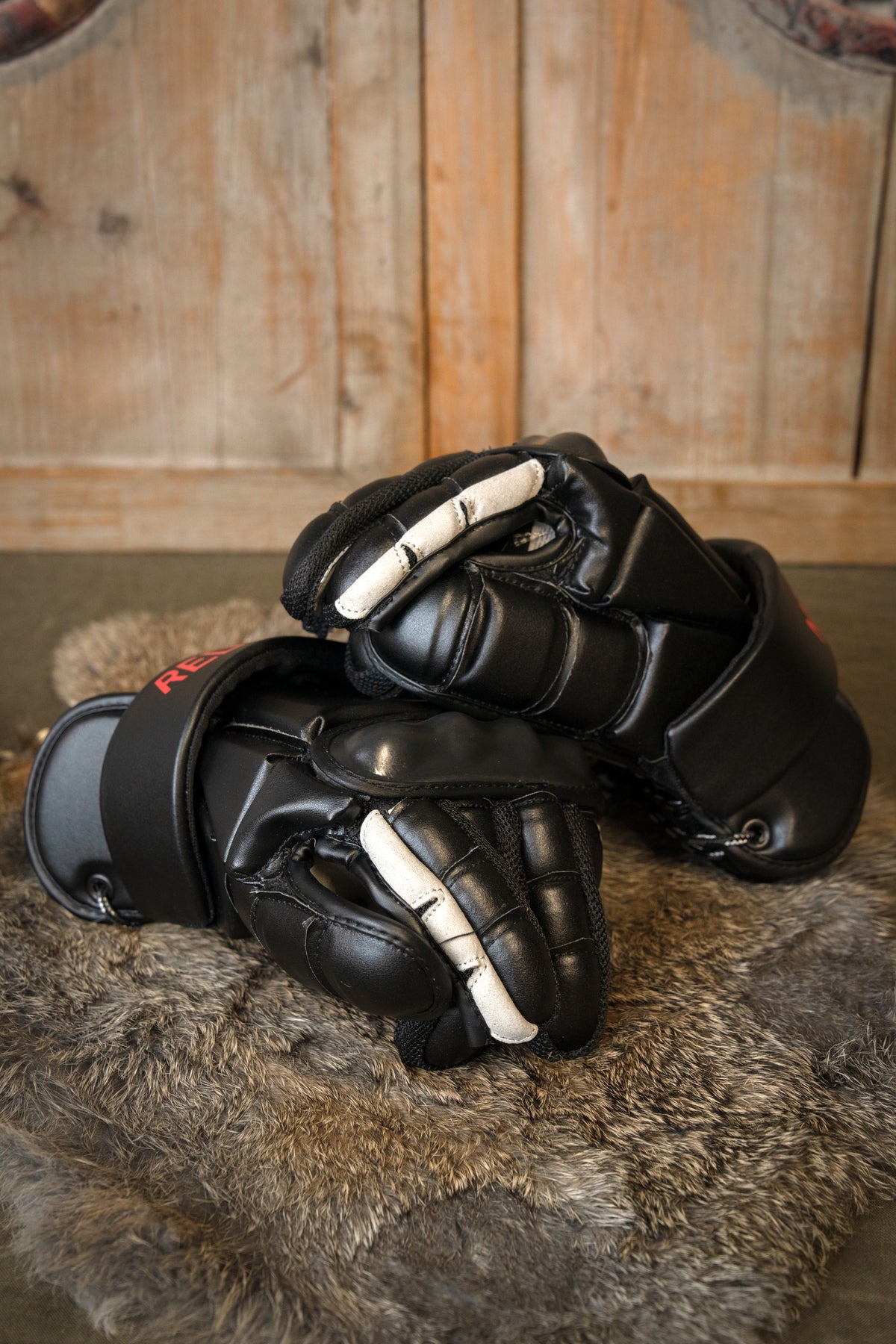 Modern fencing gloves M