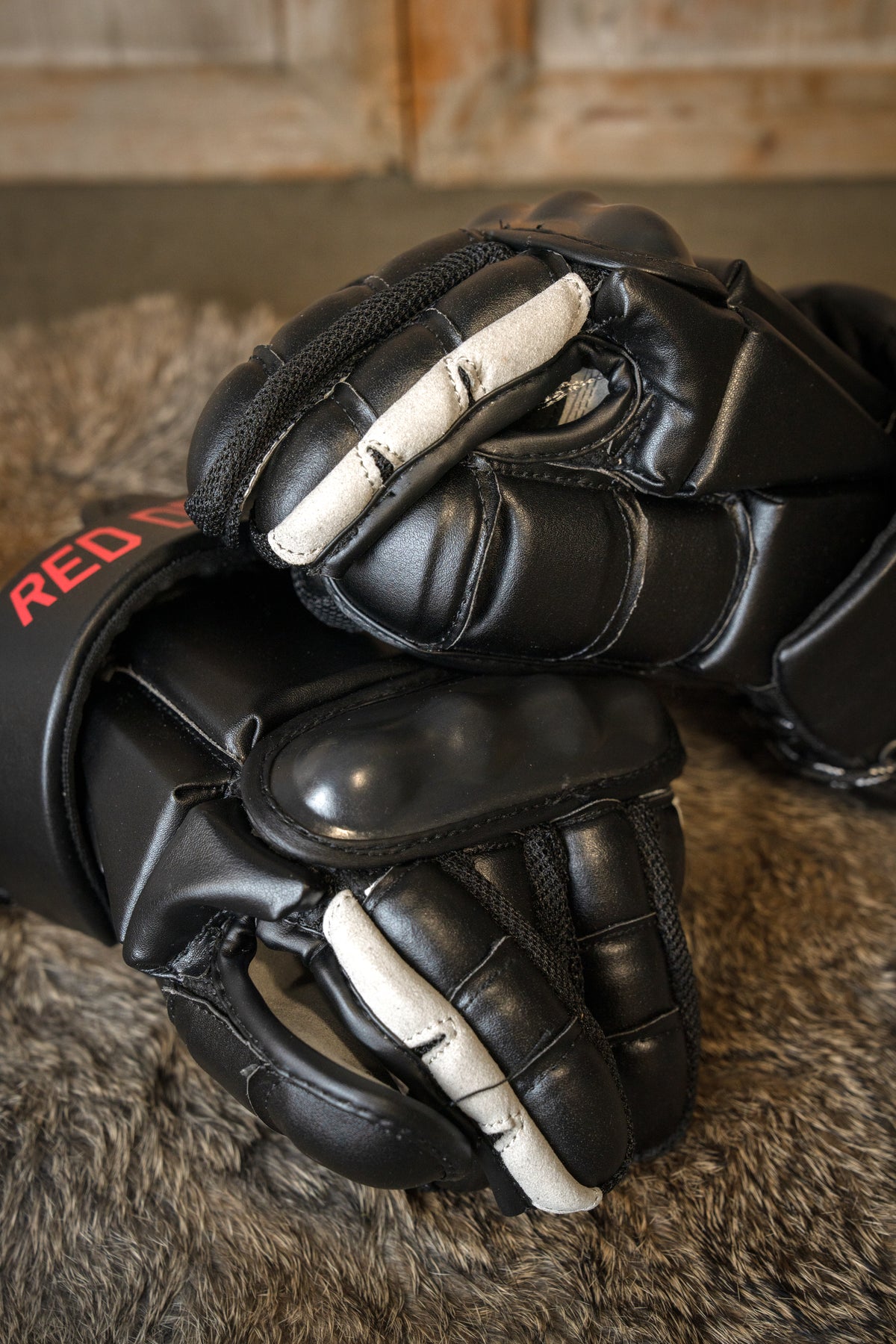 Modern fencing gloves M