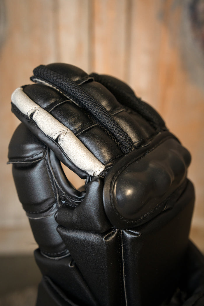 Modern fencing gloves M