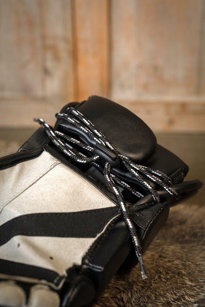 Modern fencing gloves M