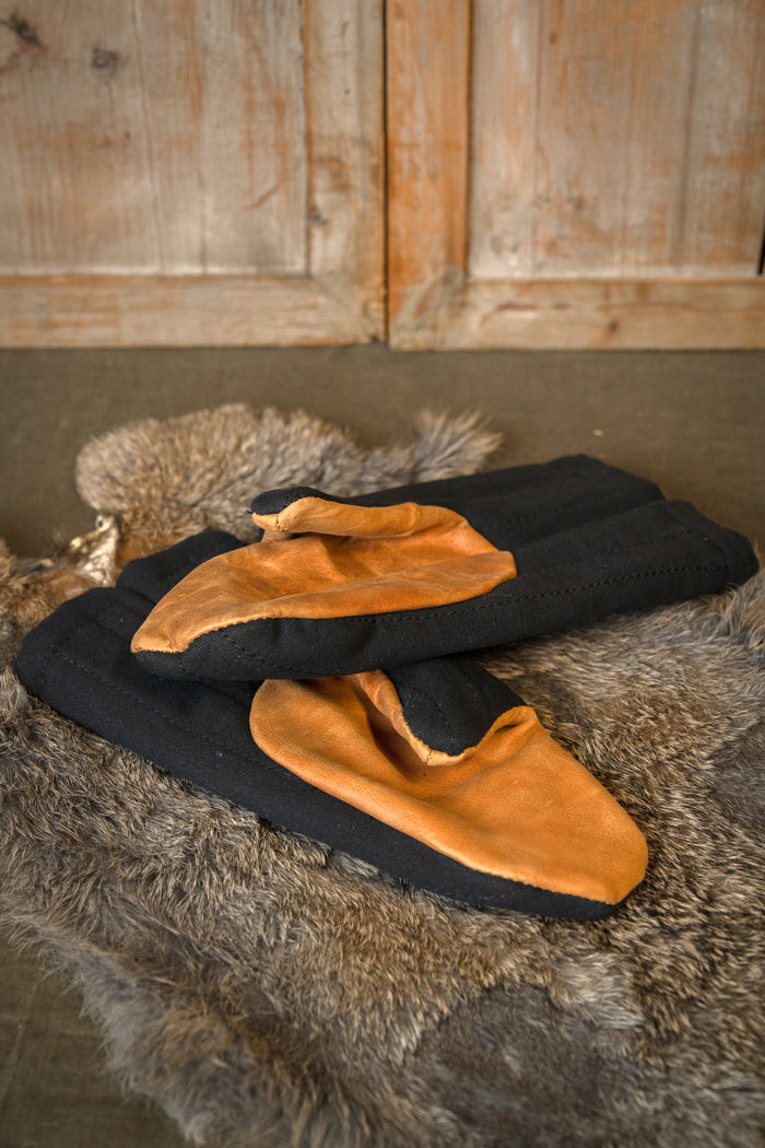 Padded mittens, muffs for reenactment, black