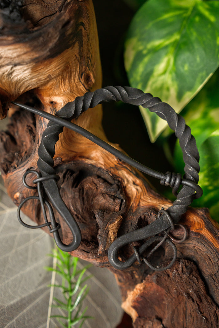 Luxury ring brooch, iron