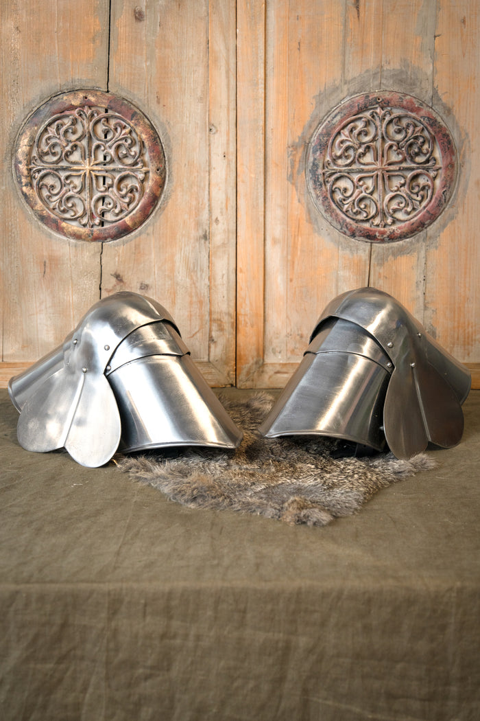 15th century poleyns, leg armour with roundels, 1.6 mm