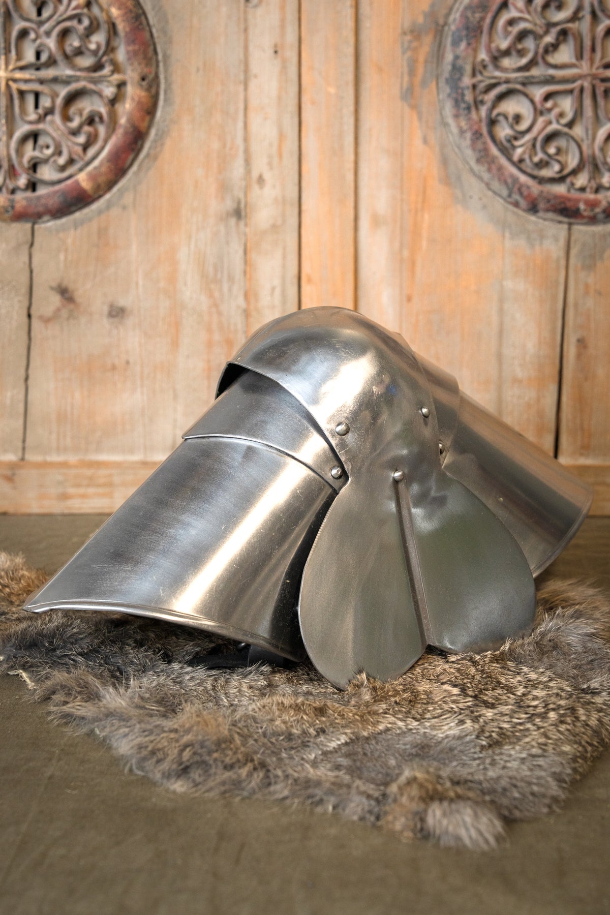 15th century poleyns, leg armour with roundels, 1.6 mm