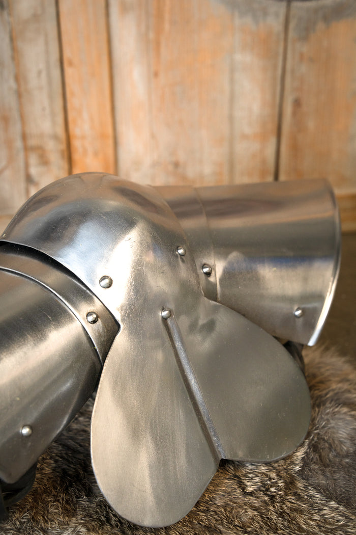 15th century poleyns, leg armour with roundels, 1.6 mm