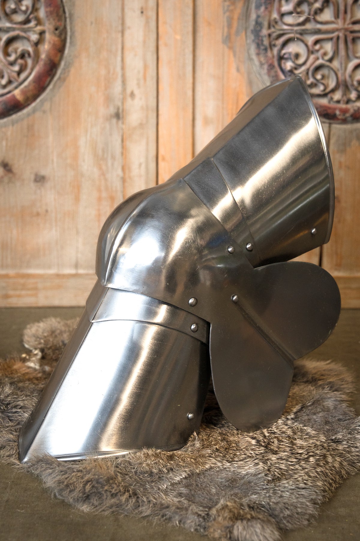 15th century poleyns, leg armour with roundels, 1.6 mm