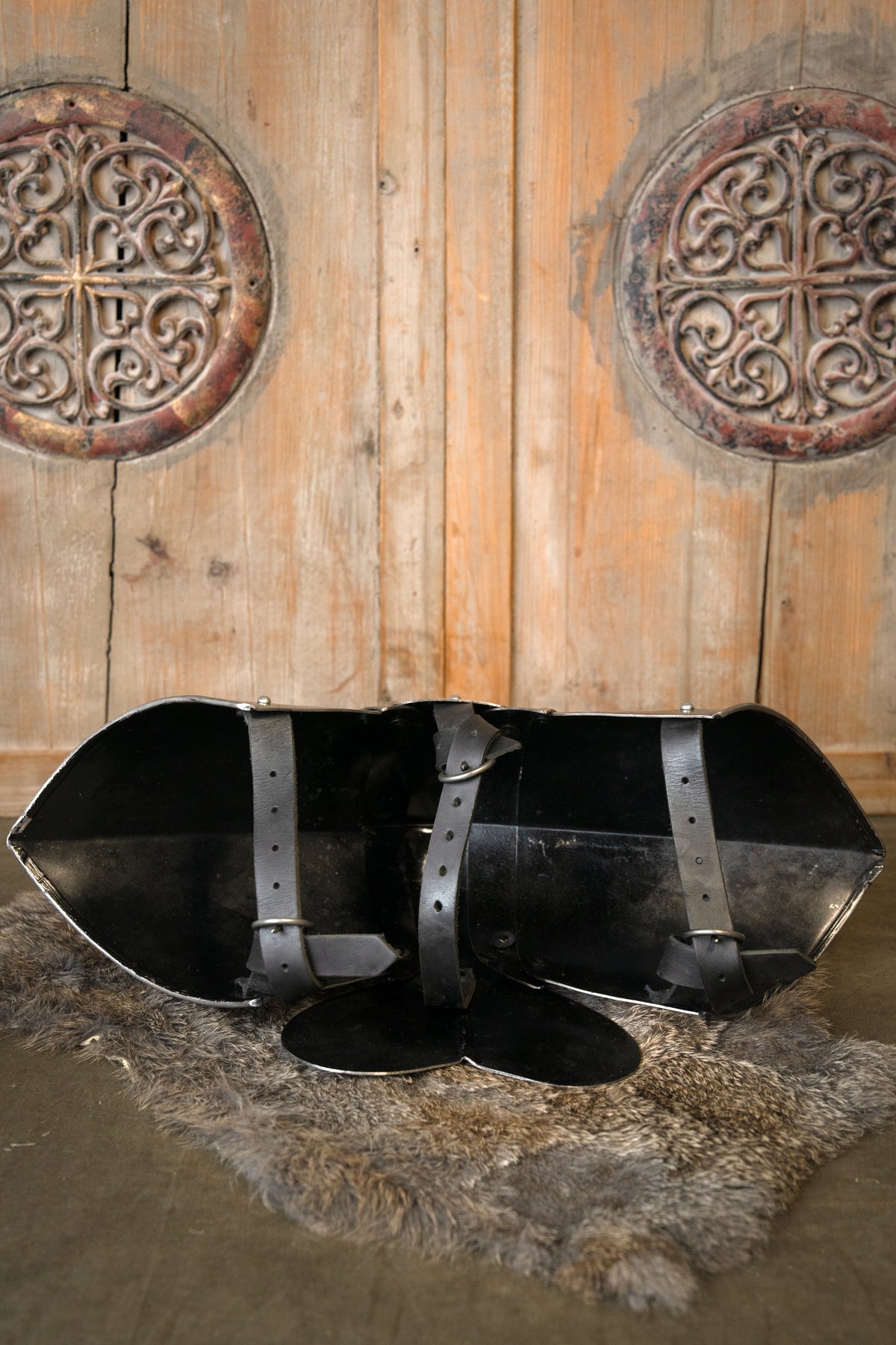15th century poleyns, leg armour with roundels, 1.6 mm
