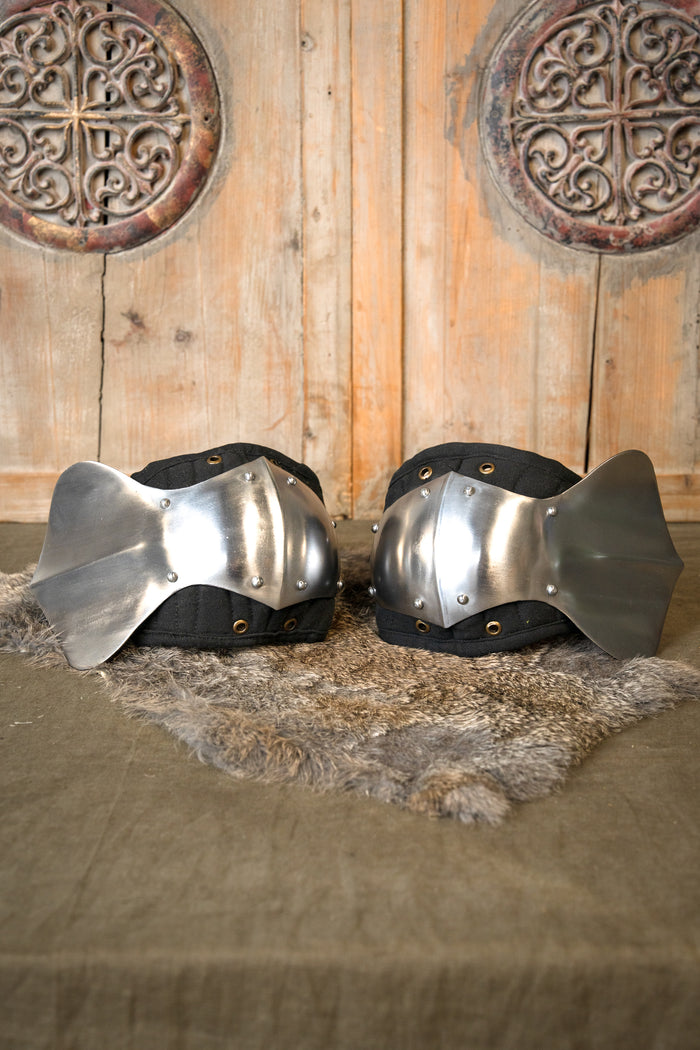Medieval poleyns, knee cops with rondels, 1.6 mm