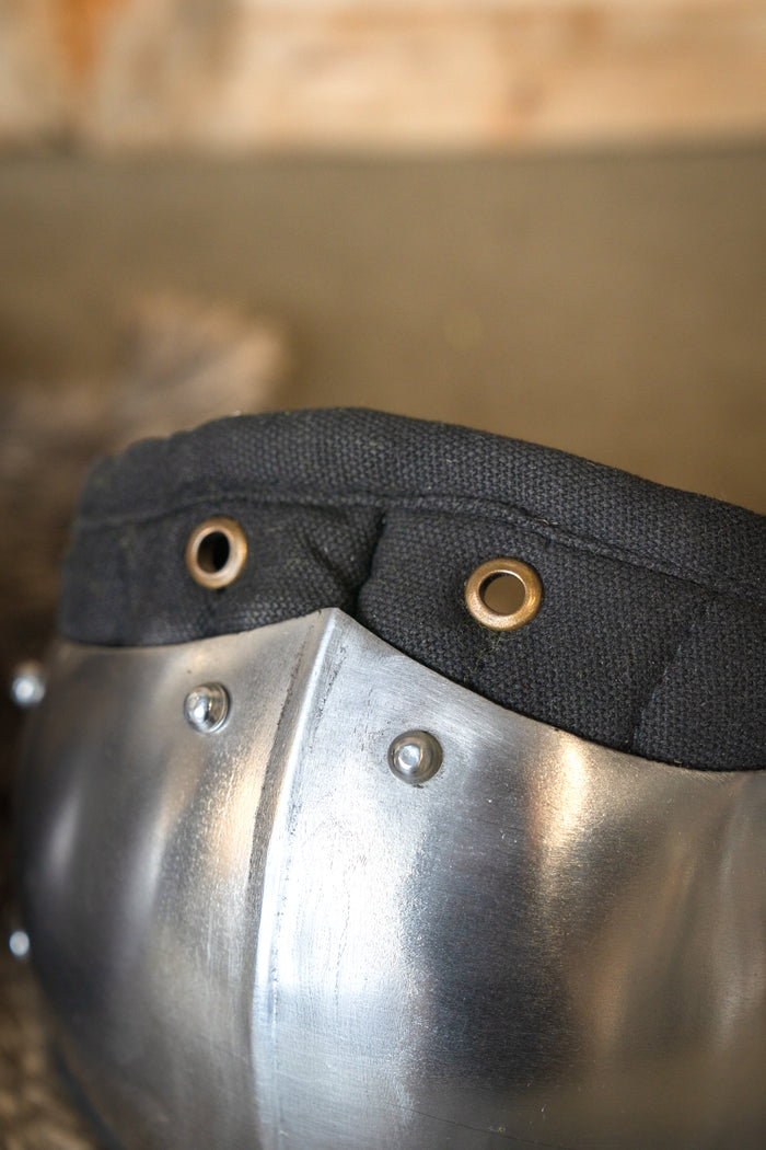 Medieval poleyns, knee cops with rondels, 1.6 mm