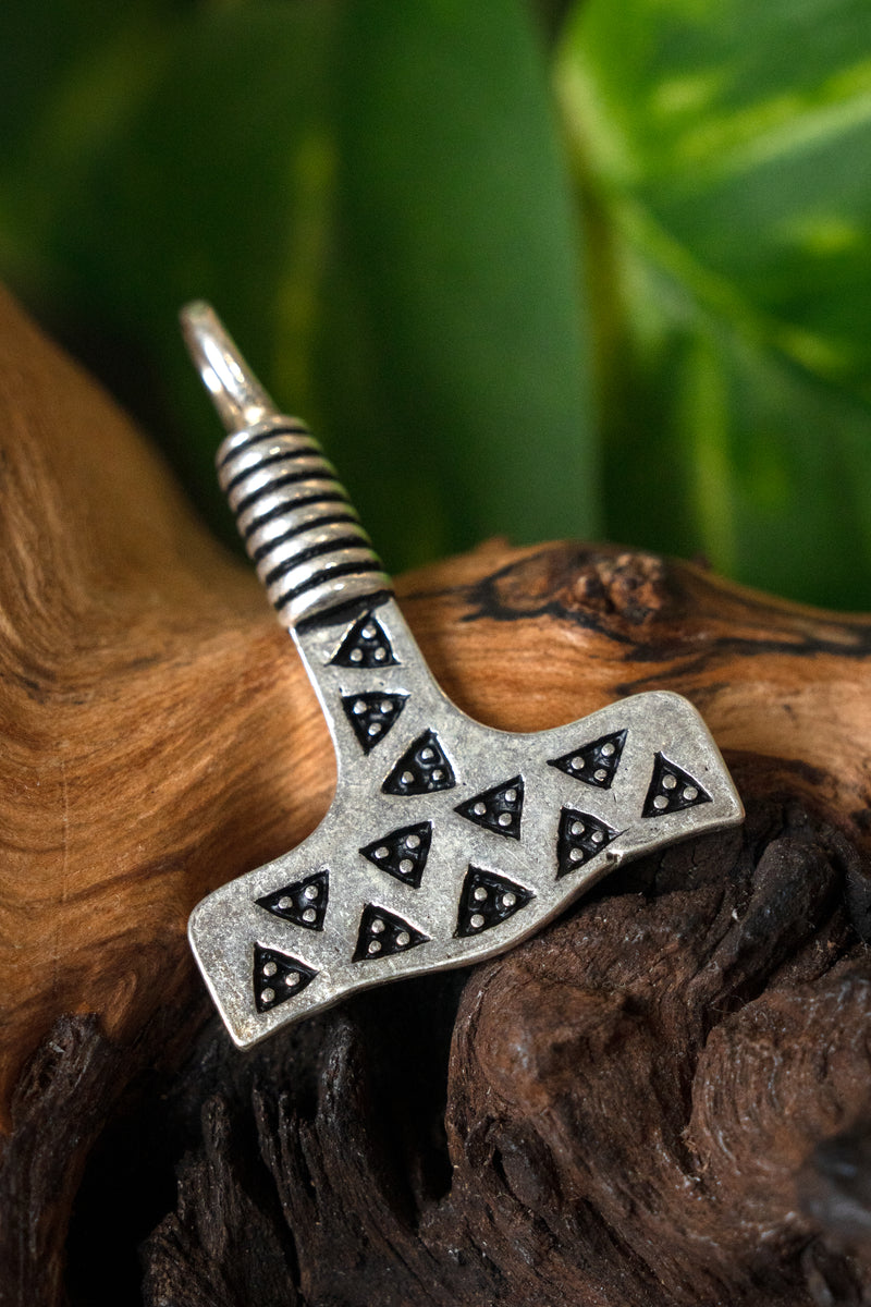 Torshammare från Valse, försilvrad brons